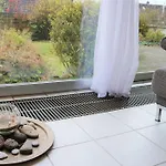 Living .... Mit Grossem Garten . شقة *