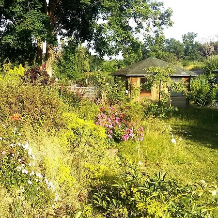 Living .... Mit Grossem Garten . Апартаменты