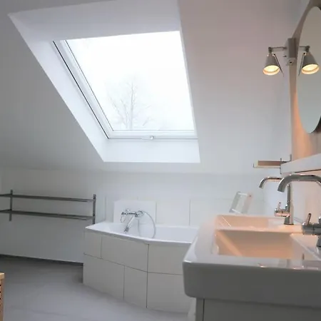 Living .... Mit Grossem Garten . Apartamento *