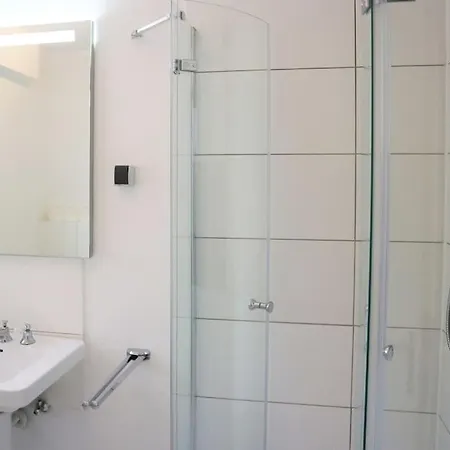 Living .... Mit Grossem Garten . Apartamento *