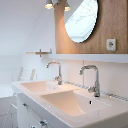 Living .... Mit Grossem Garten . Apartamento *