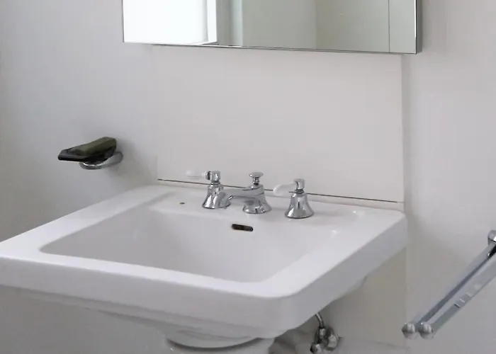 Living .... Mit Grossem Garten . Halver