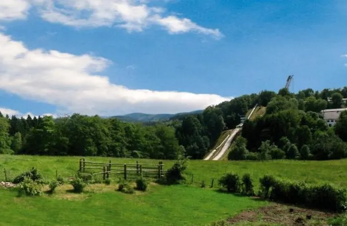 Living .... Mit Grossem Garten . *