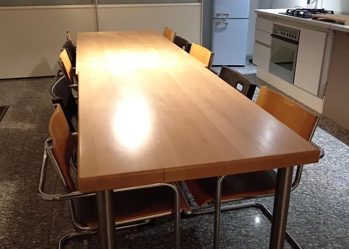 Living .... Mit Grossem Garten . * Halver